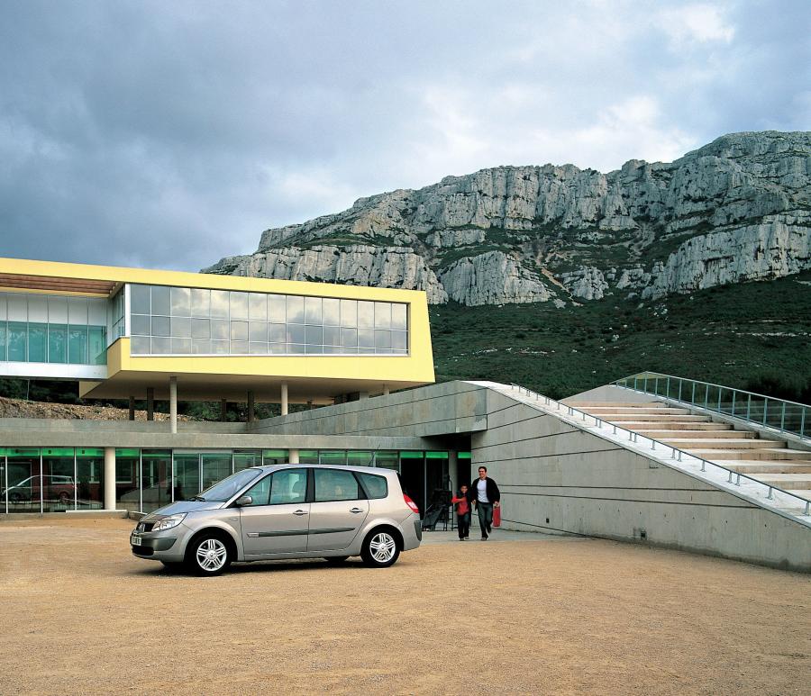  Renault Grand Scenic 2004 года  (фото 28 из 47)